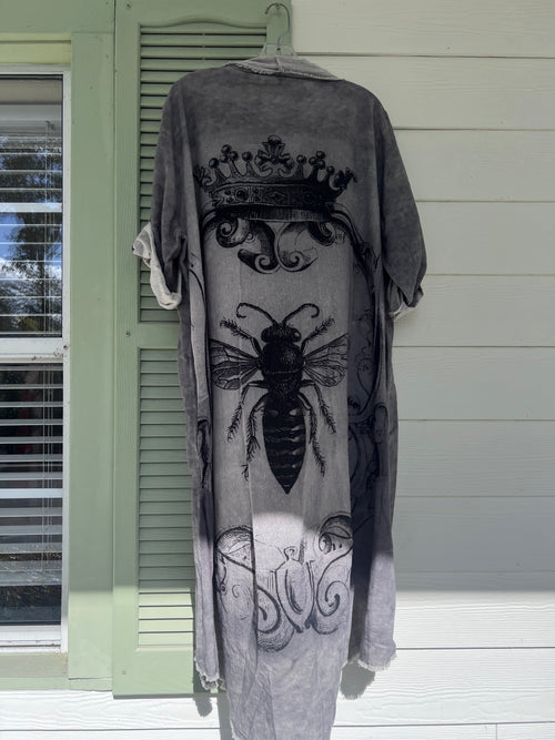 Duster with Queen Bee Print in Gray