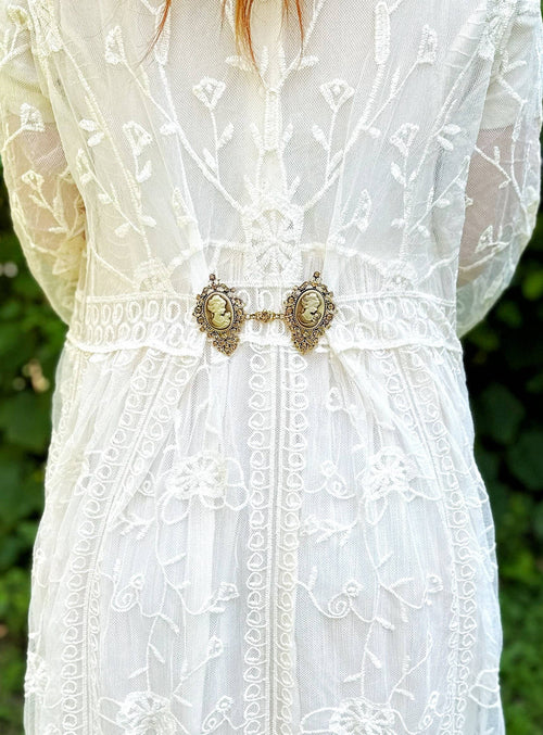 Cameo Sweater Clasp KardiKlip