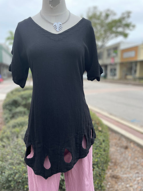 Giselle Keyhole Teardrop Detailed Top *